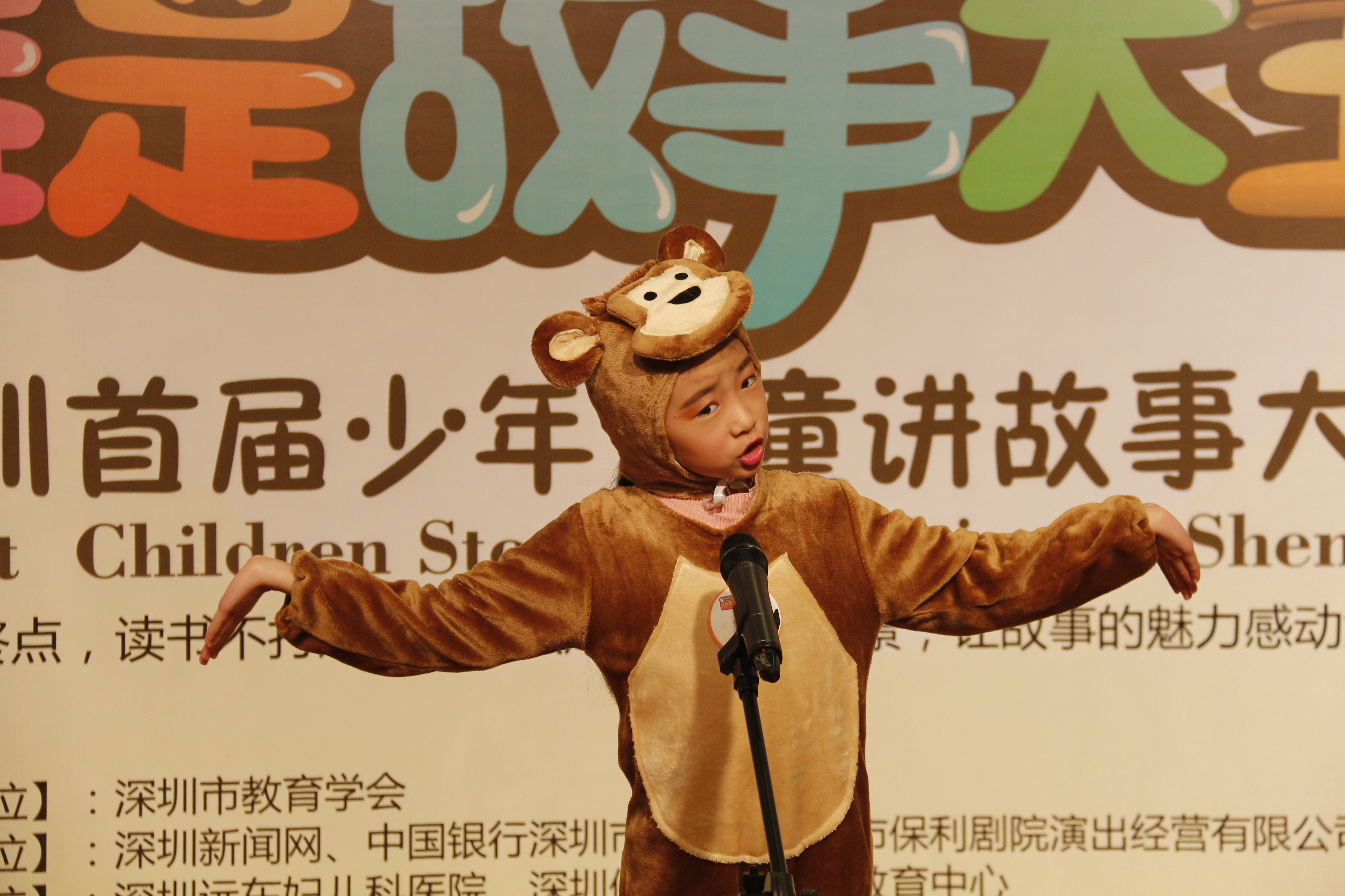 表情、動(dòng)作、著裝、演講面面俱到